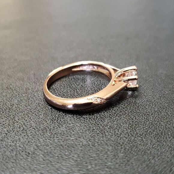 *Sale* Rose gold plated rhinestone ring approx size 7 - Picture 6 of 11